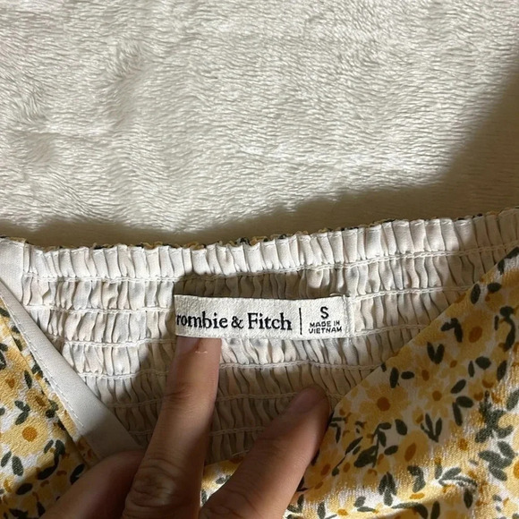 Abercrombie & Fitch Yellow Daisy Puff Sleeve Sweetheart Top Women's Size Small - Picture 6 of 7